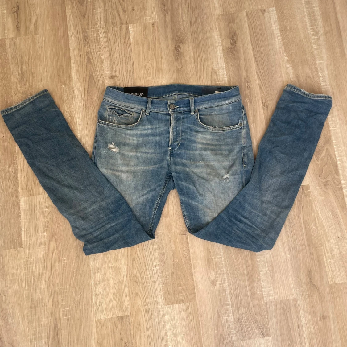 Blå slitna jeans från Dondup - 1