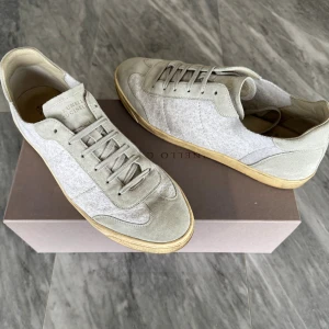 Brunello cucinelli skor - Brunello cucinelli skor  -  Grymt skick  -  Nypris: 7000kr  -  Ingår: Box  -  Hör av dig vid minsta fråga