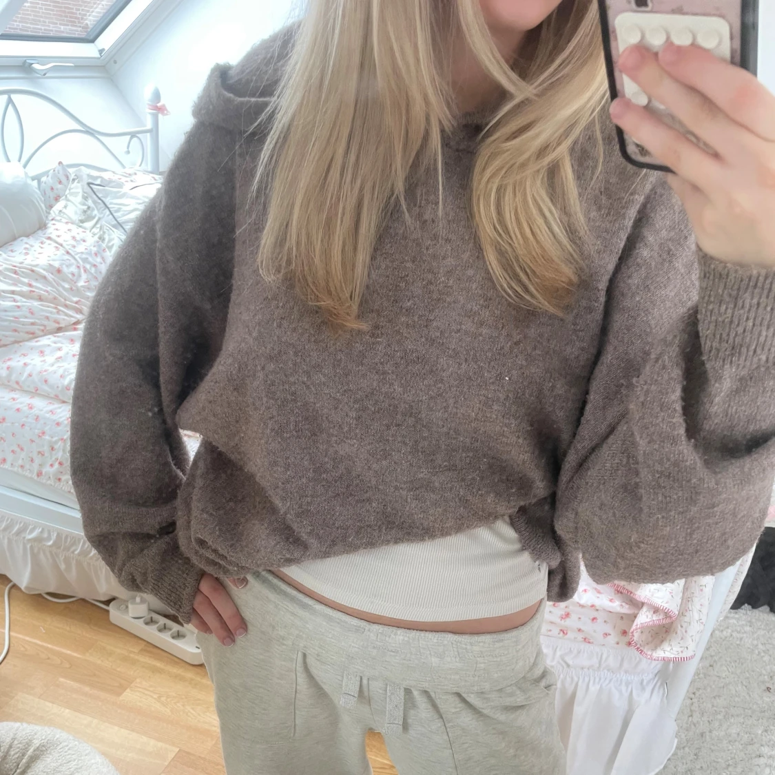 Brun stickad hoodie med huva från Lindex - 2