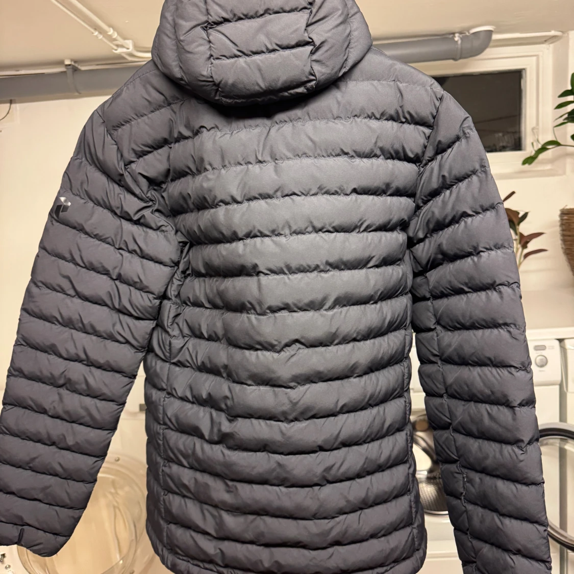 Svart jacka Peak Performance - 1