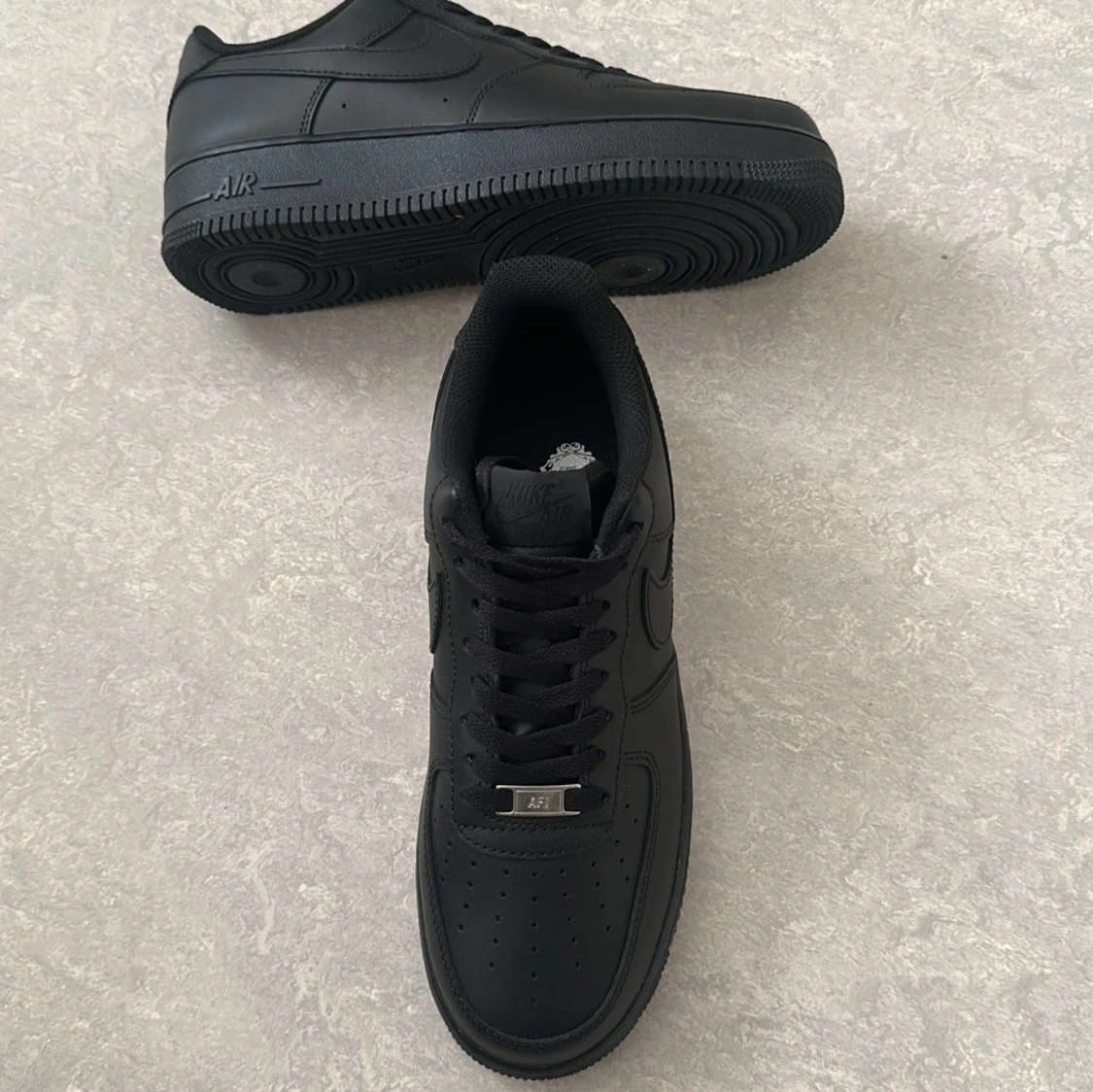 Nike Air Force 1 helsvarta sneakers - 91