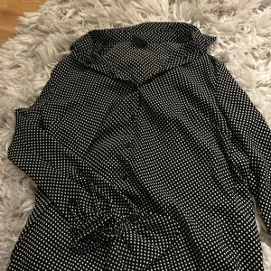 Blus - Säljer denna fina blusen fårn new Yorker köpt för 230kr💕