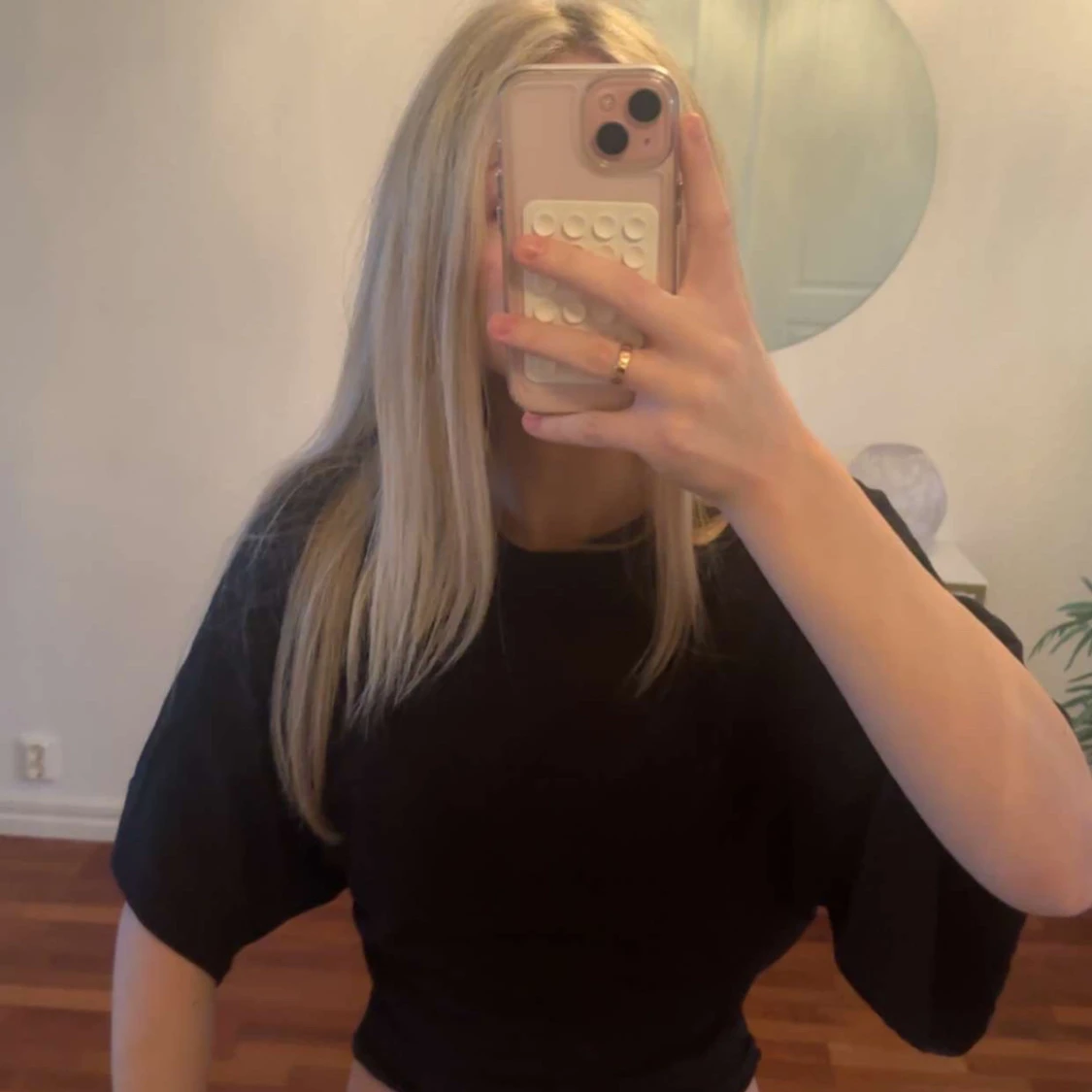 Svart croppad topp med vida ärmar - 1