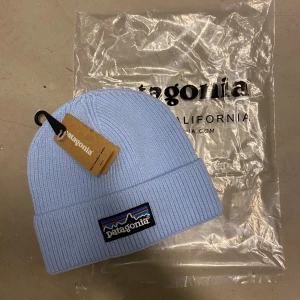 ”Baby Blue” Patagonia Mössa - Oanvänd! Perfekt för vintern! Packas och skickas oftast inom samma dygn 🤩 Skriv vid frågor! 
