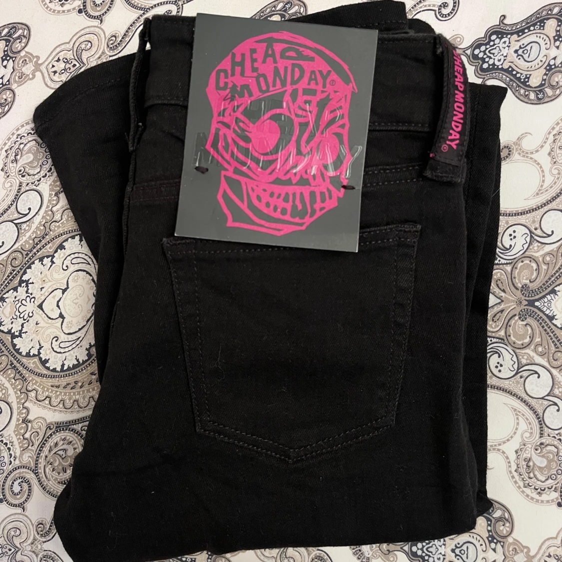 Svarta low waist bootcut jeans 