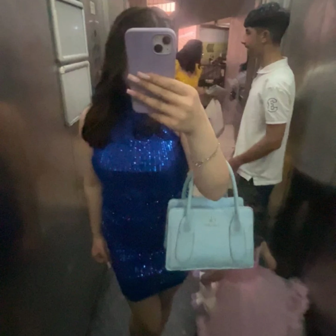 Blå paljettklänning 