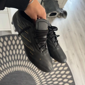 Svarta Adidas Copa fotbollsskor - Använda fåtal träningar