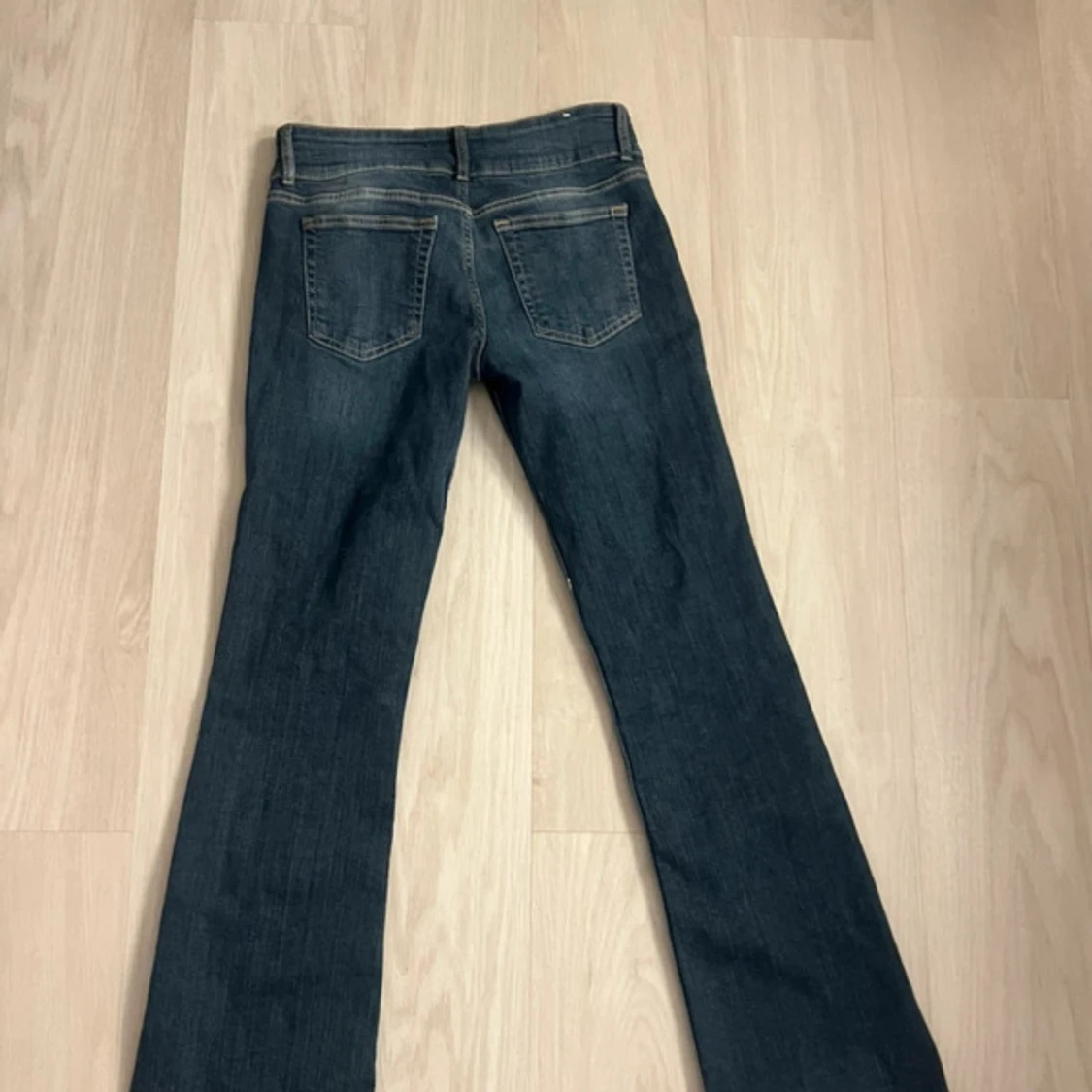 Blå bootcut jeans med raka ben - 1