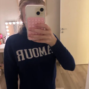 Söt stickad Zadig & Voltaire - Säljer denna super söta tröja på grund av att den har blivit för liten! Använts varsamt så inga defekter!! Storlek 12-XS ❤️