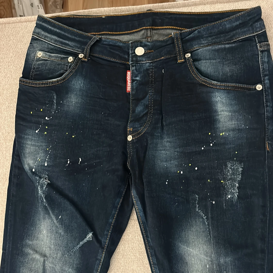 Mörkblå Dsquared2 jeans med stänk - 1