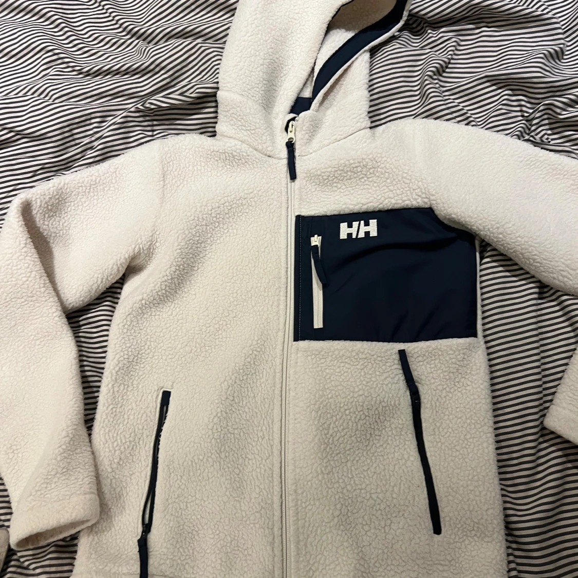 Vit fleecejacka från Helly Hansen - 1