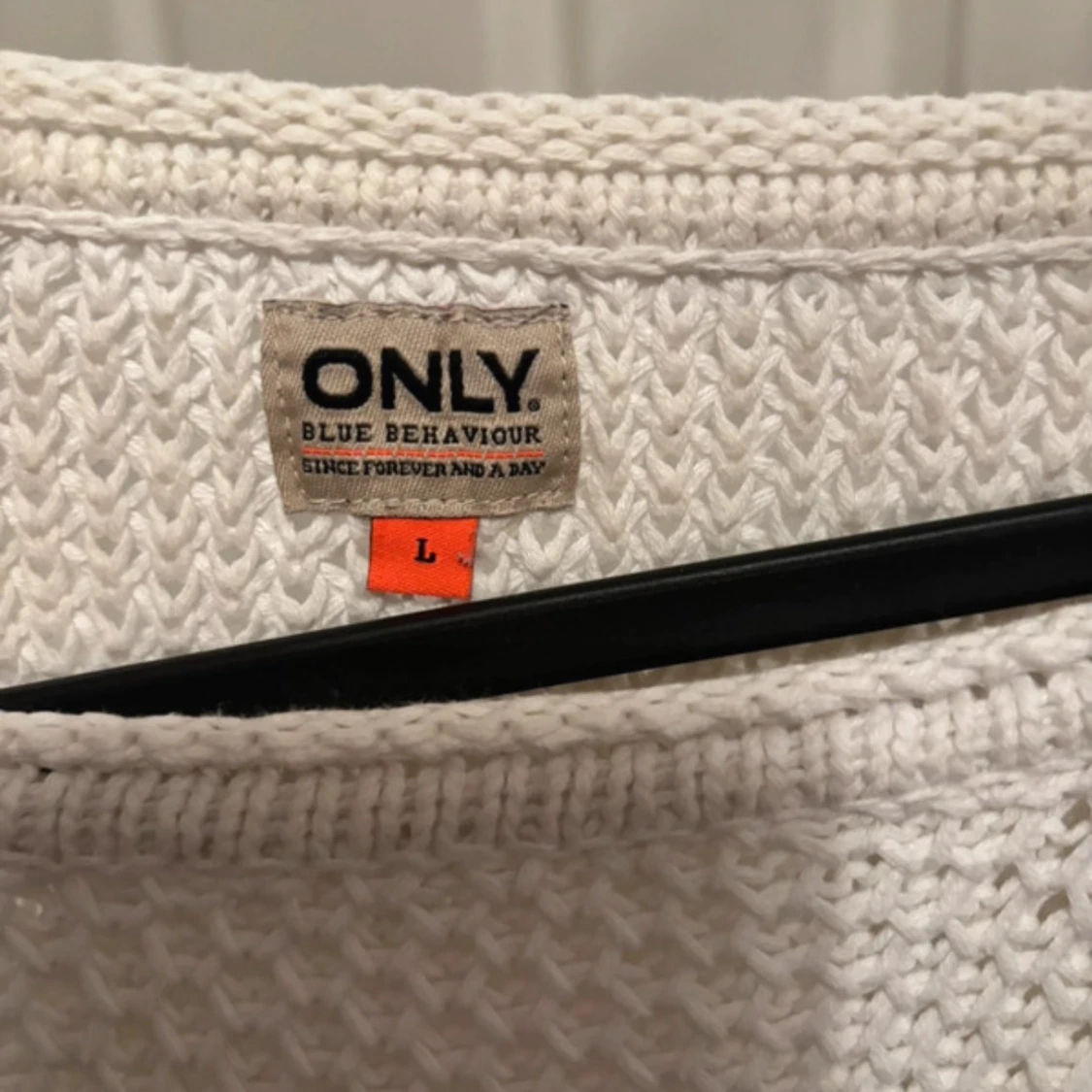 Vit stickad tröja med nitar från ONLY - 3