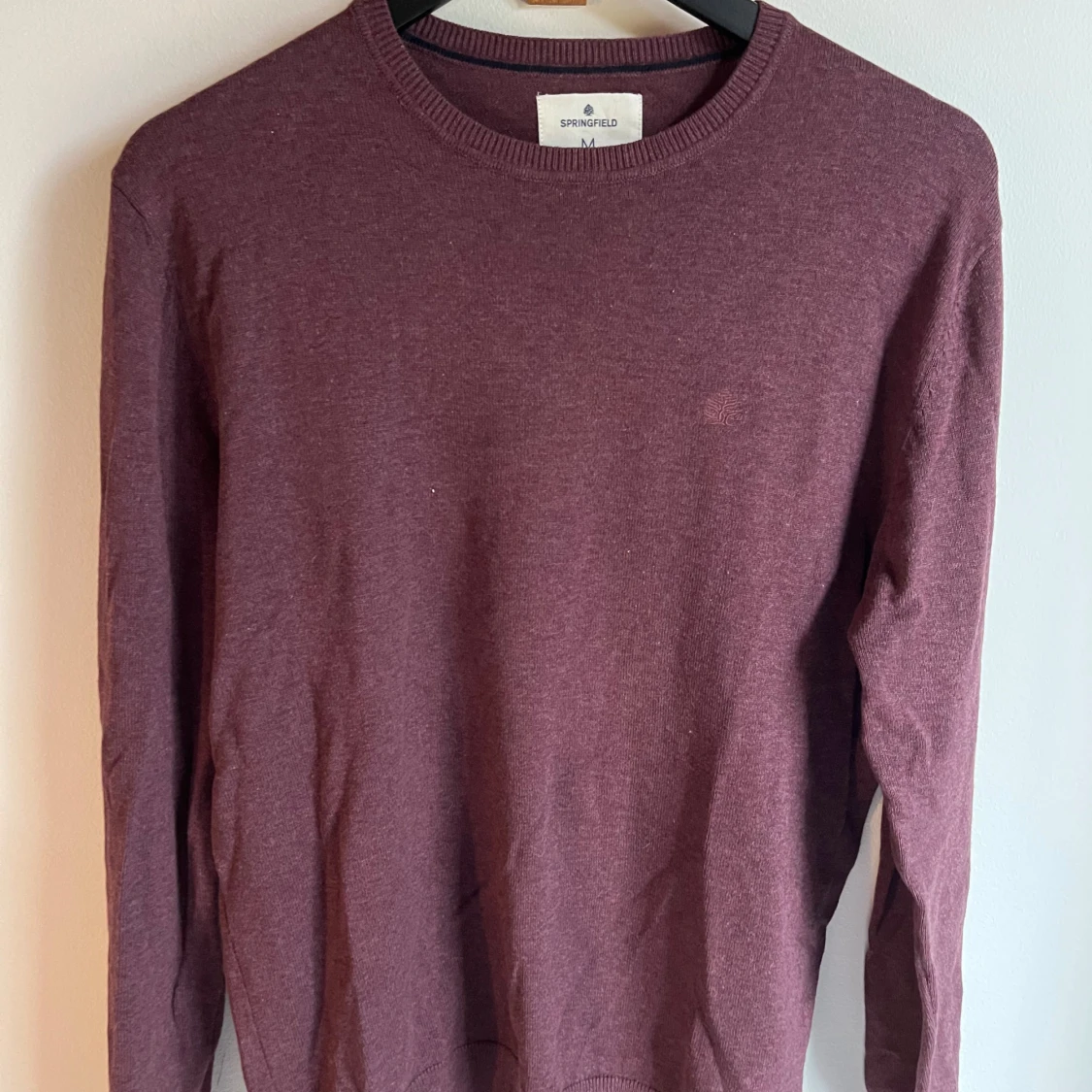 Vinröd tröja från Springfield M