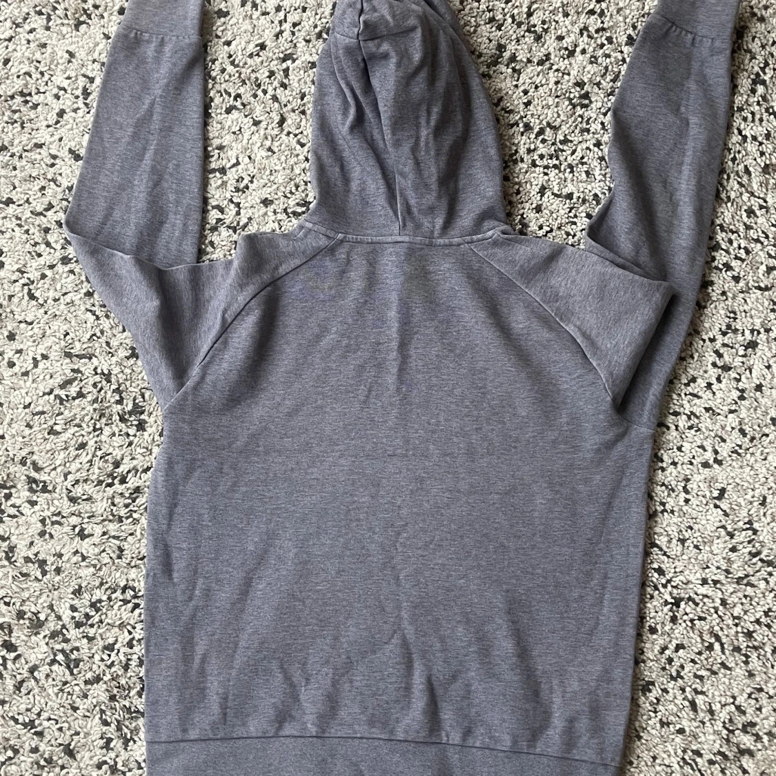 Grå hoodie från SOC med huva - 1