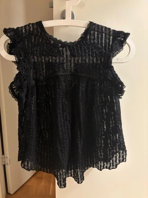 Spets topp - Svart spetstopp från nelly i storlek Xs. Använd 1 gång. 