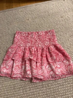 Rosa kjol - Rosa kjol från gina young i storlek 146/152. Aldrig använd. 