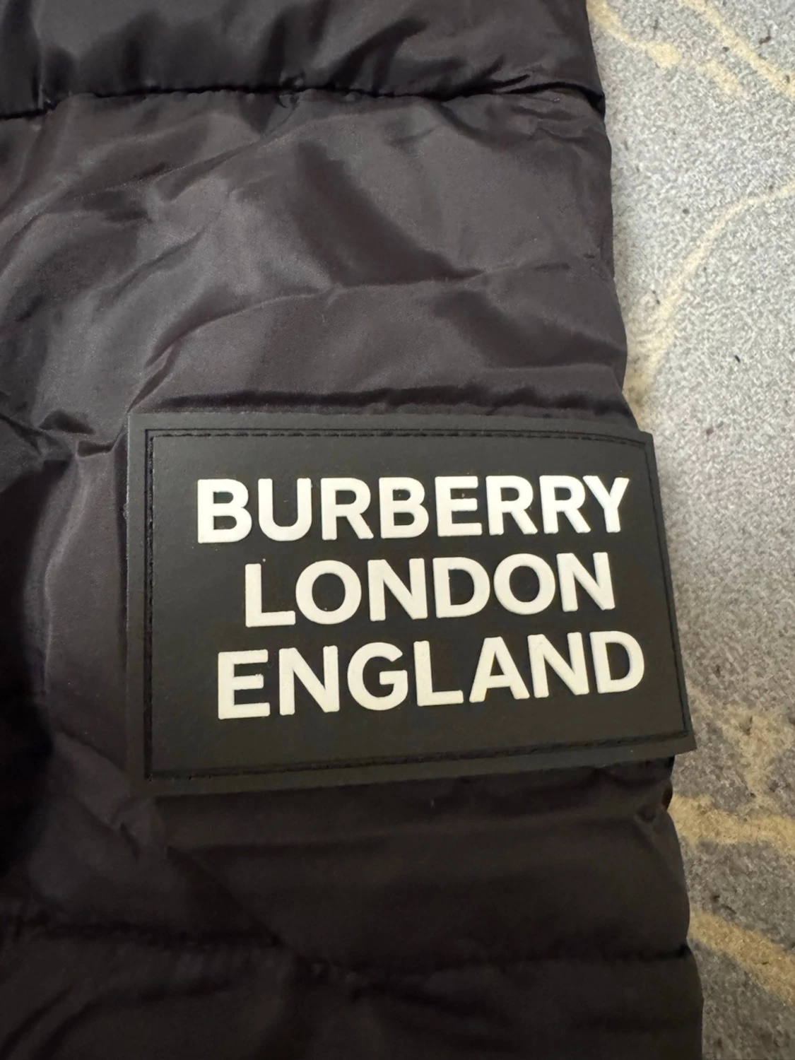 Svart pufferjacka från Burberry - 1