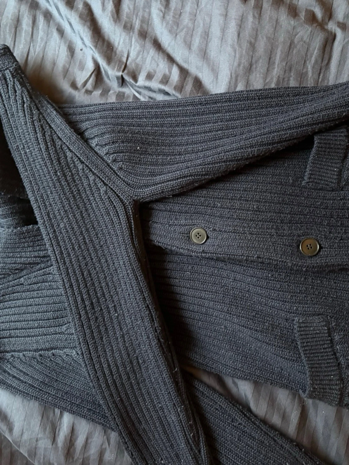 Mörkgrå ribbad kofta från dylan - 1