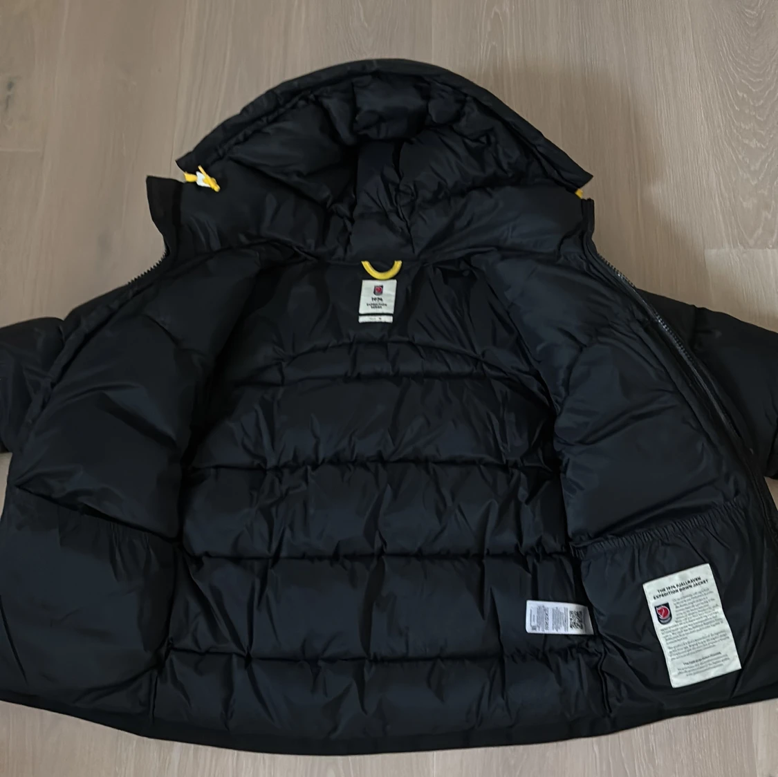 Svart dunjacka Fjällräven Expedition M - 1