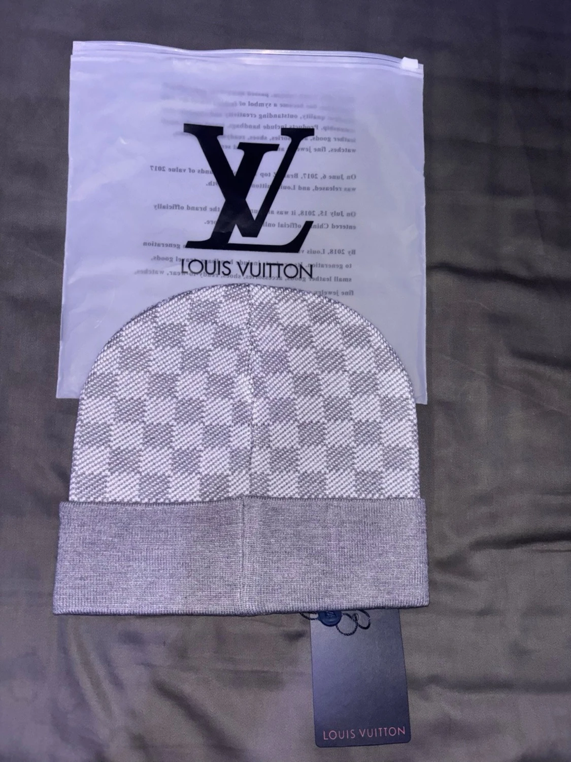 Grå rutig mössa - 1