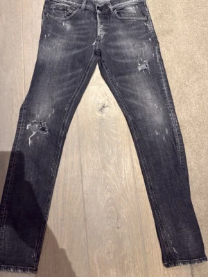 Dondup jeans storlek 33 - Svarta dondup jeans 