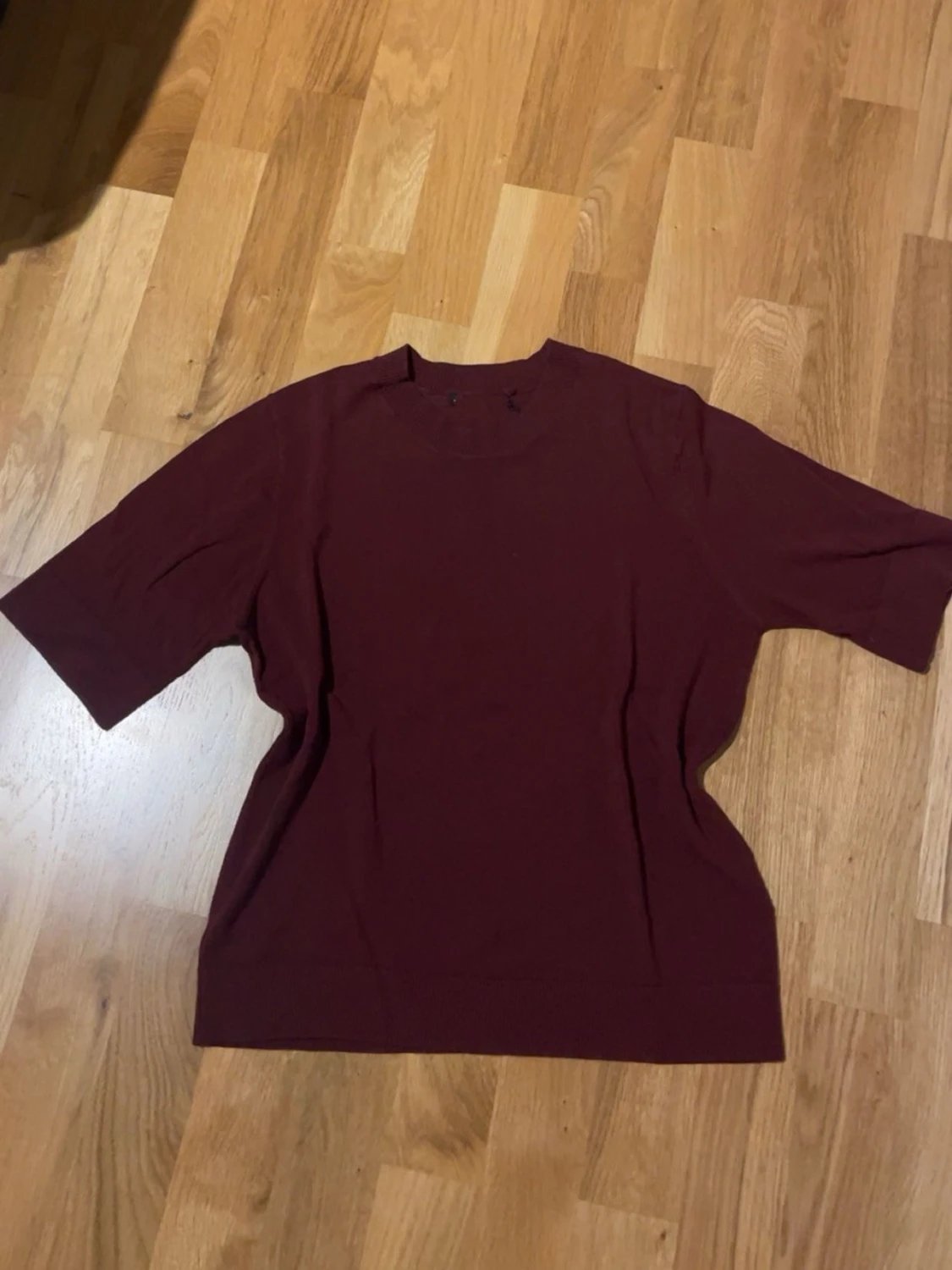 Vinröd stickad kortärmad tröja - 1