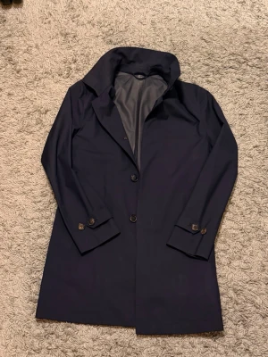 Mörkblå rock från Suitsupply - Storlek 48 i superfint skick