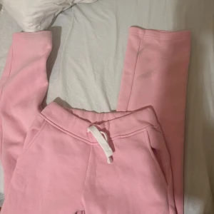 Rosa russemerch byxor  - Har fläckar. 