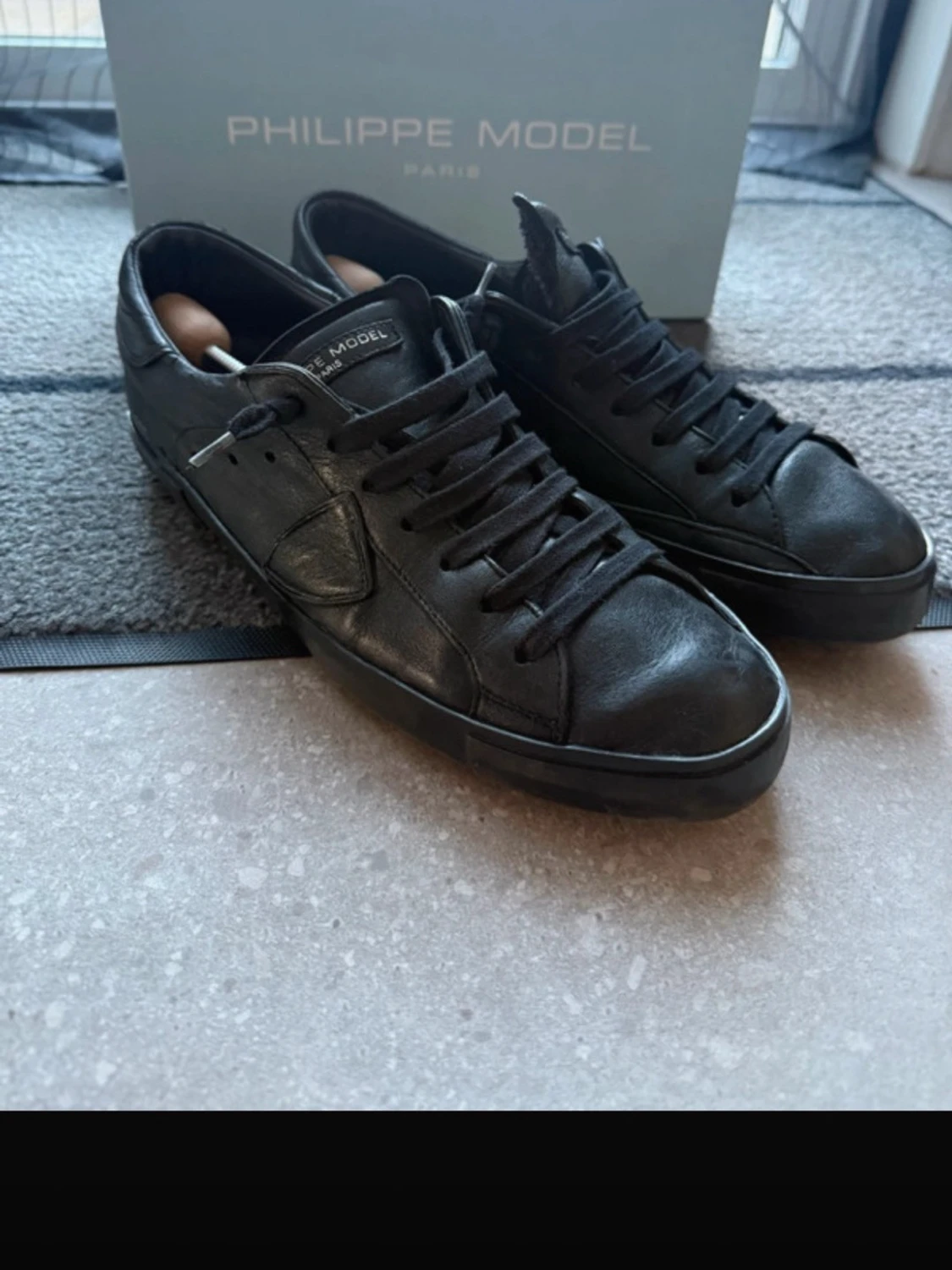 Svarta sneakers från Philippe Model