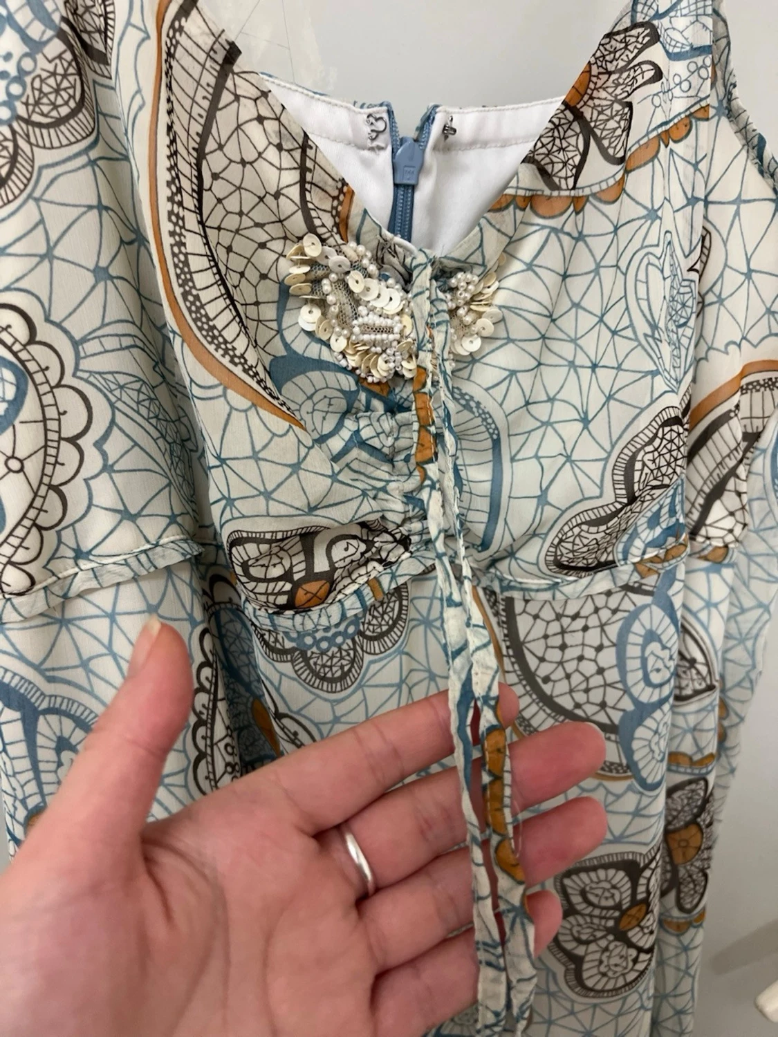  Vacker fallande klänning från ze-ze - 1