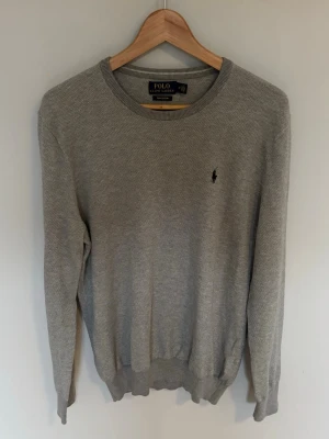 Grå tröja från Polo Ralph Lauren - Grå Ralph Lauren tröja i pima bomull | Storlek M | Grymt skick! | Ställ gärna frågor 🙌🏼