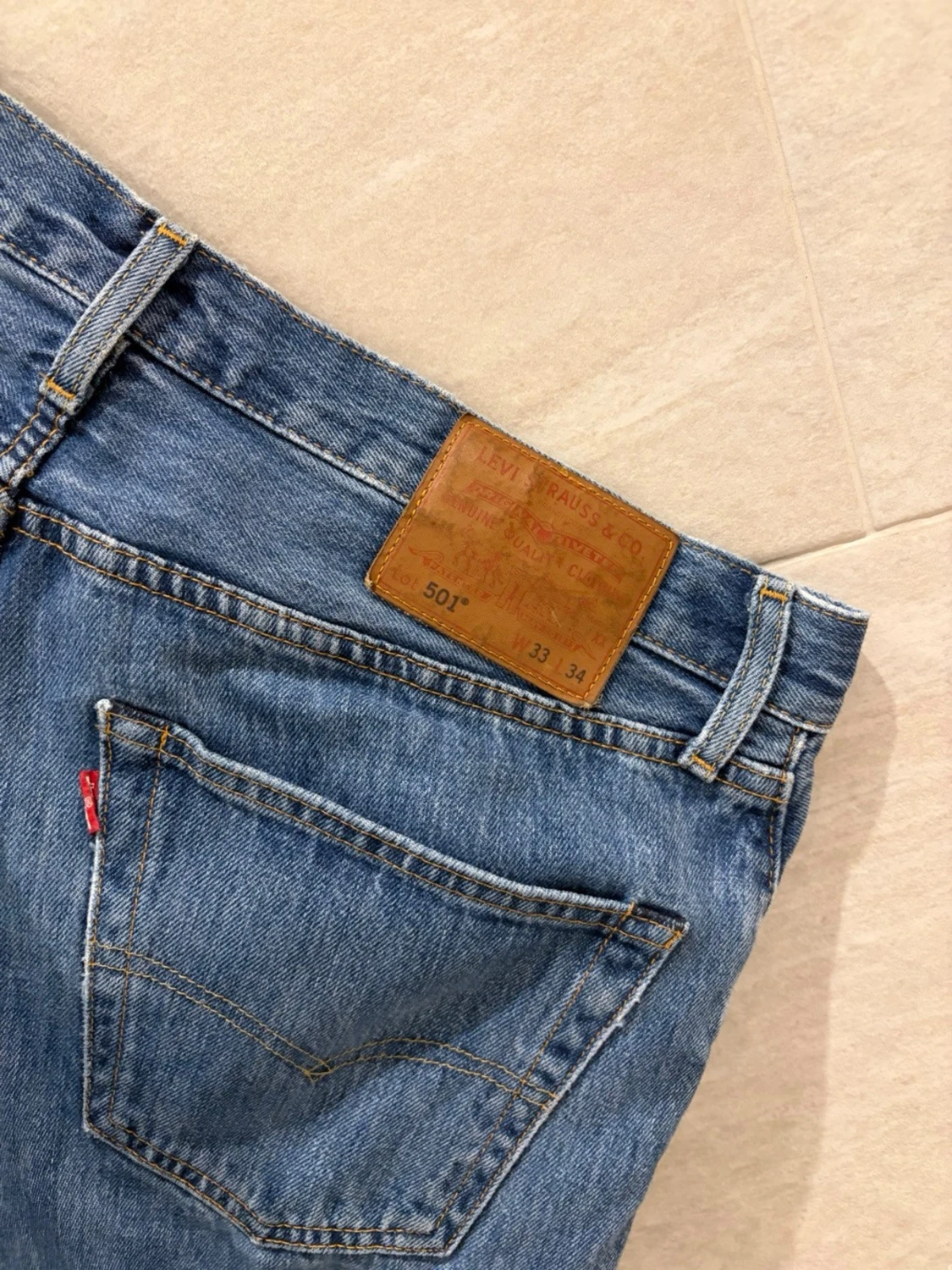 Levis 501 mörkblåa 33x34