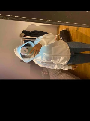 2 koftor - Vit och svart kofta