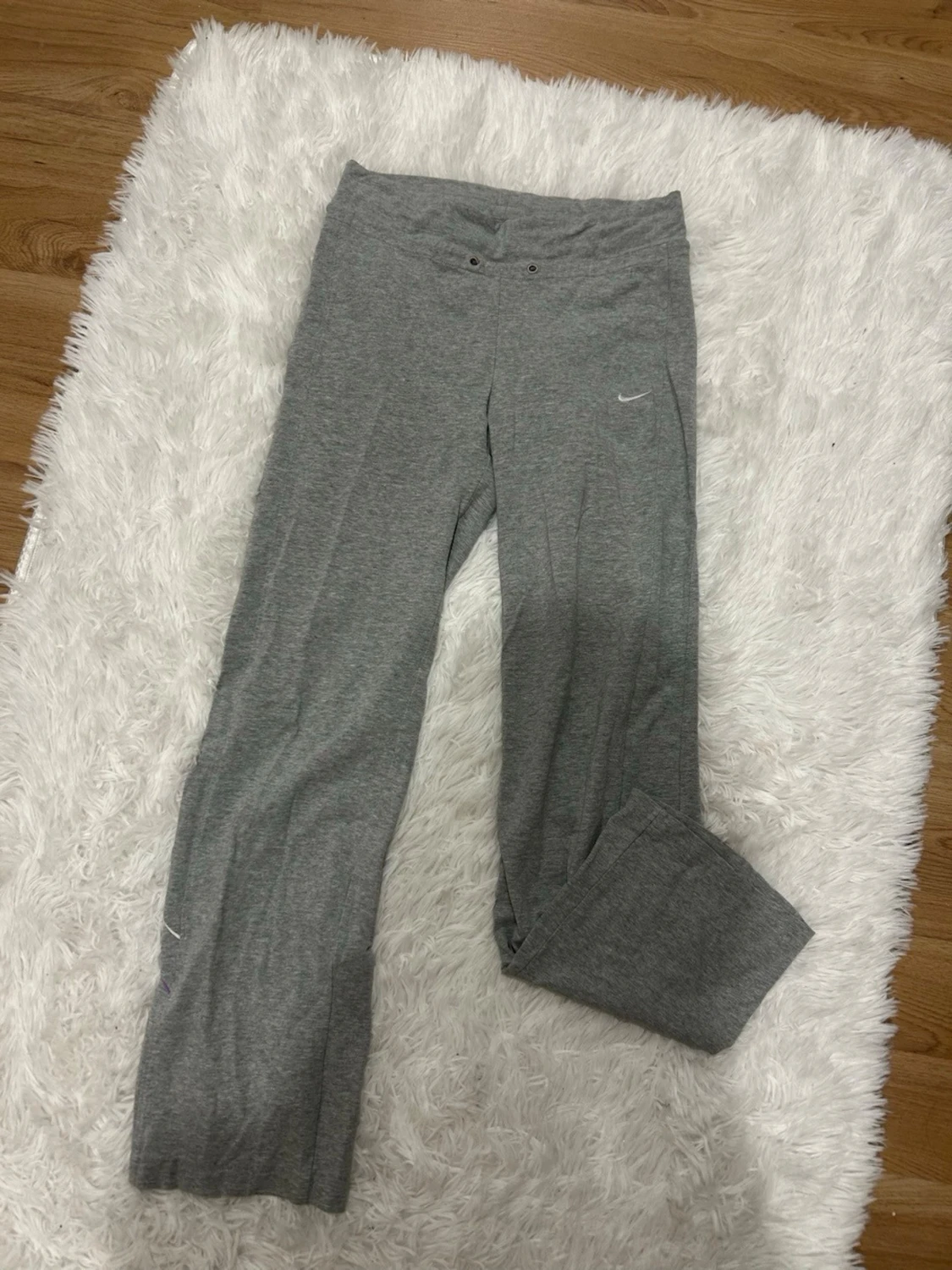 Grå mjukisbyxor från Nike