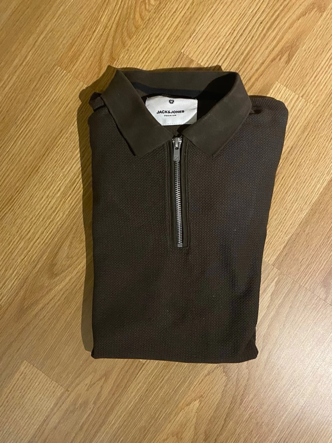 Brun pikétröja med half zip Jack & Jones - 2