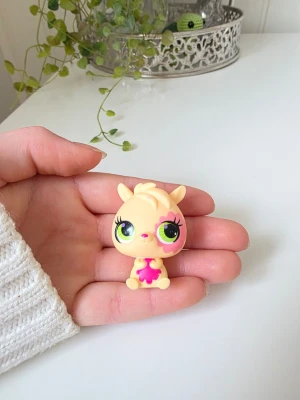 Littlest pet shop - HASBRO LITTLEST PET SHOP #3067 CREAM AND PINK HAMSTER FIGURE Generation 4, sälsynt Finns fler i min profil för samfrakt