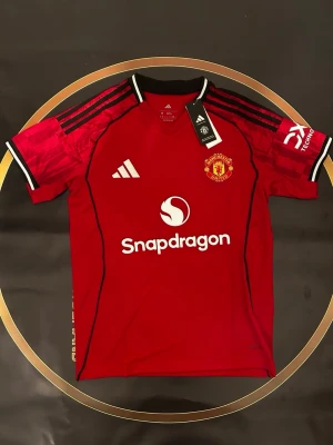 Manchester United fotbollströja  - Helt ny, tagen kvar. Finns i S M L
