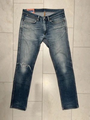 ACNE STUDIOS Jeans - ACNE STUDIOS BLÅ KONST - STORLEK 32/32 - SLIM FIT - BRA SKICK - SNYGGT SLITAGE -KAN FÖRHANDLA (2)