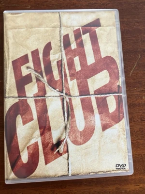 Fight Club DvD - Denna vara är i fint skick och har inga repor vad jag kan se