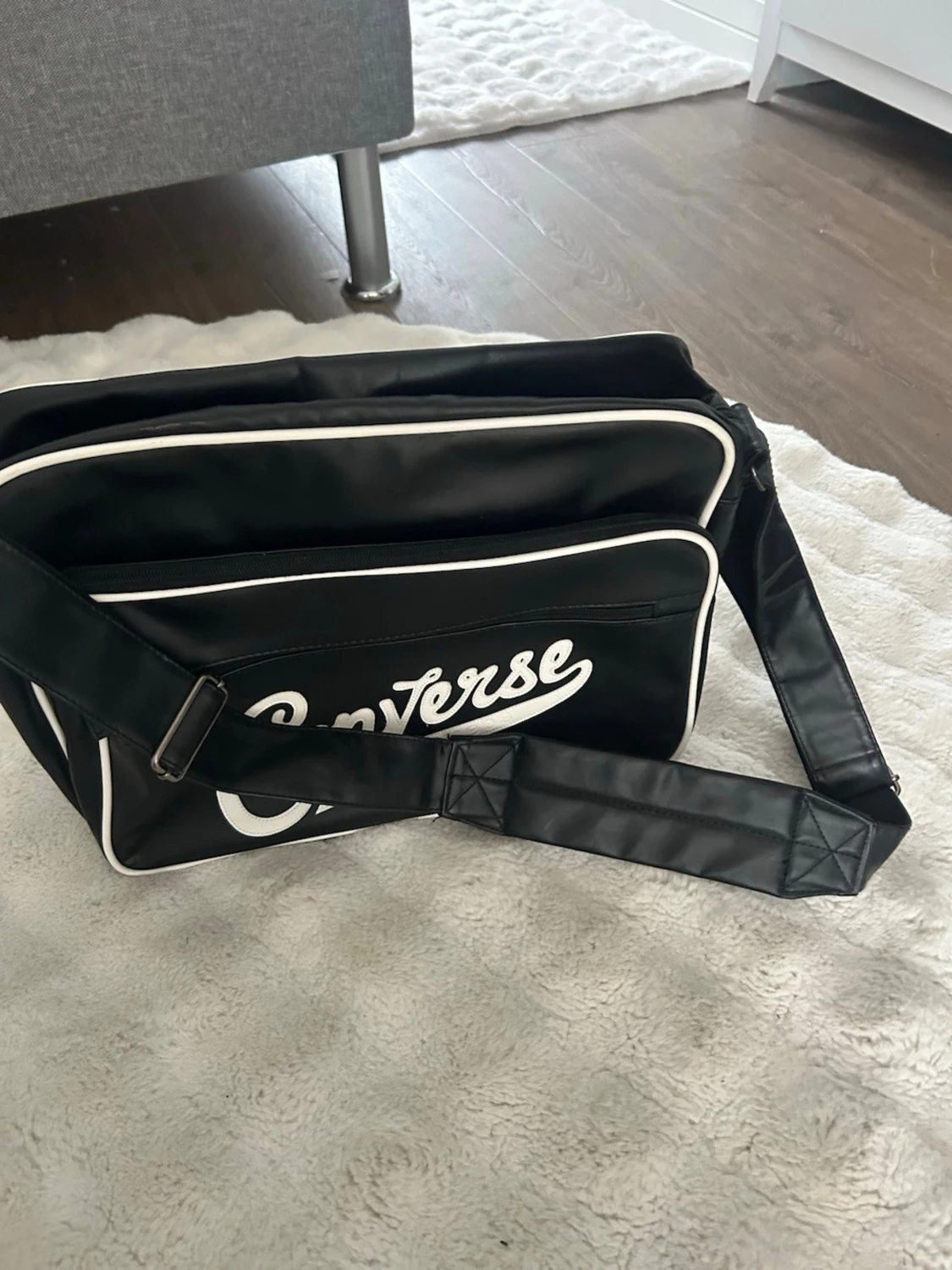 Svart axelväska från Converse - 1