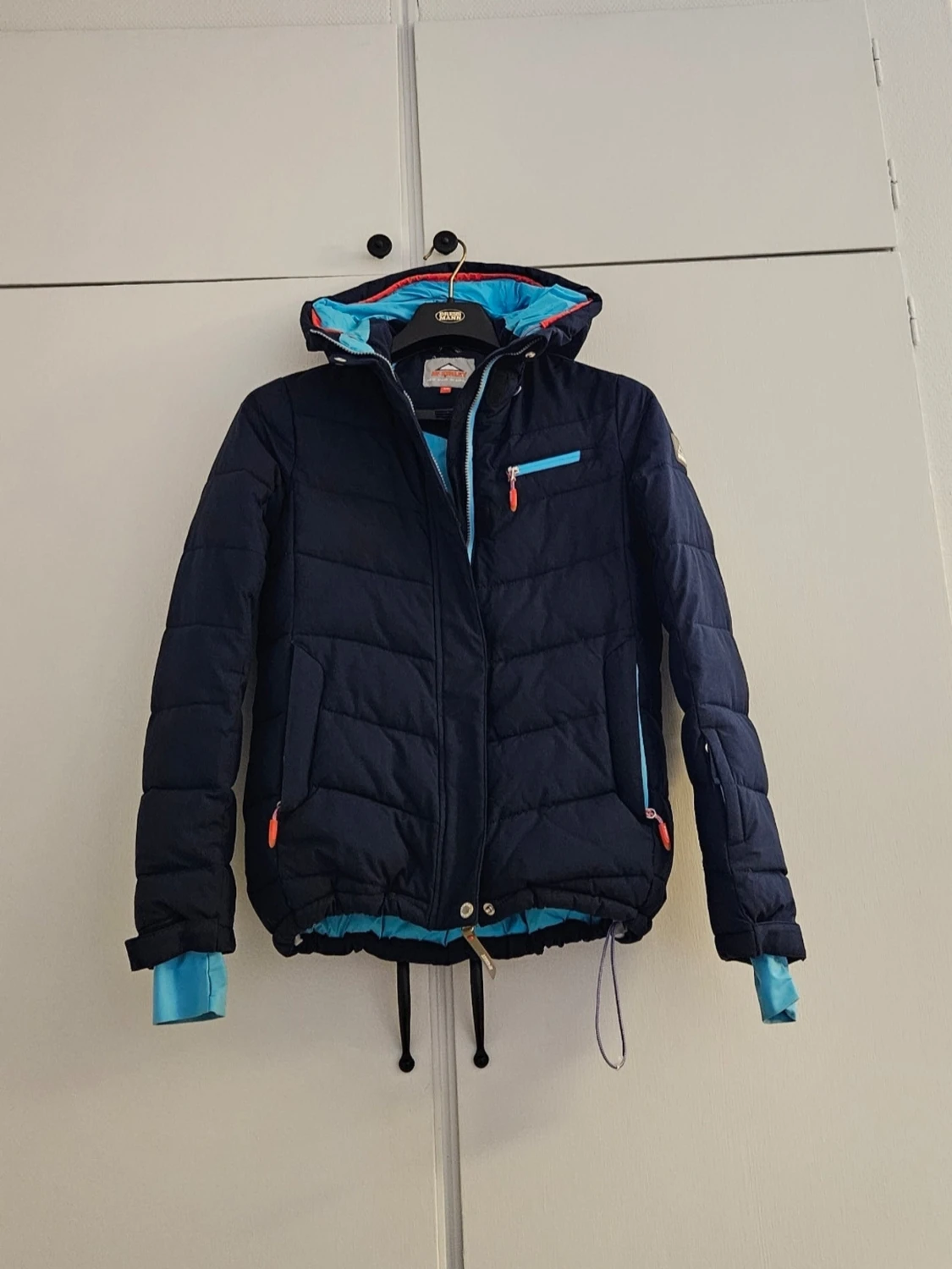 Mörkblå pufferjacka 