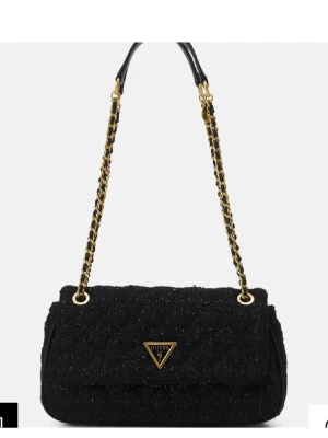 Guess väska - Skitsnygg väska som inte kommer till användning då jag har för många. Nästan aldrig använd så i mycket fint skick, (nypris 1495kr)                                           Kom gärna med prisförslag 💞