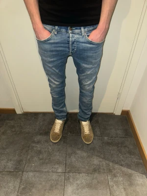 Dondup jeans George  - Mycket bra skick | W 32, passar 29-30 i vanliga storlekar | pris är ej hugget | vid frågor kontakta gärna !