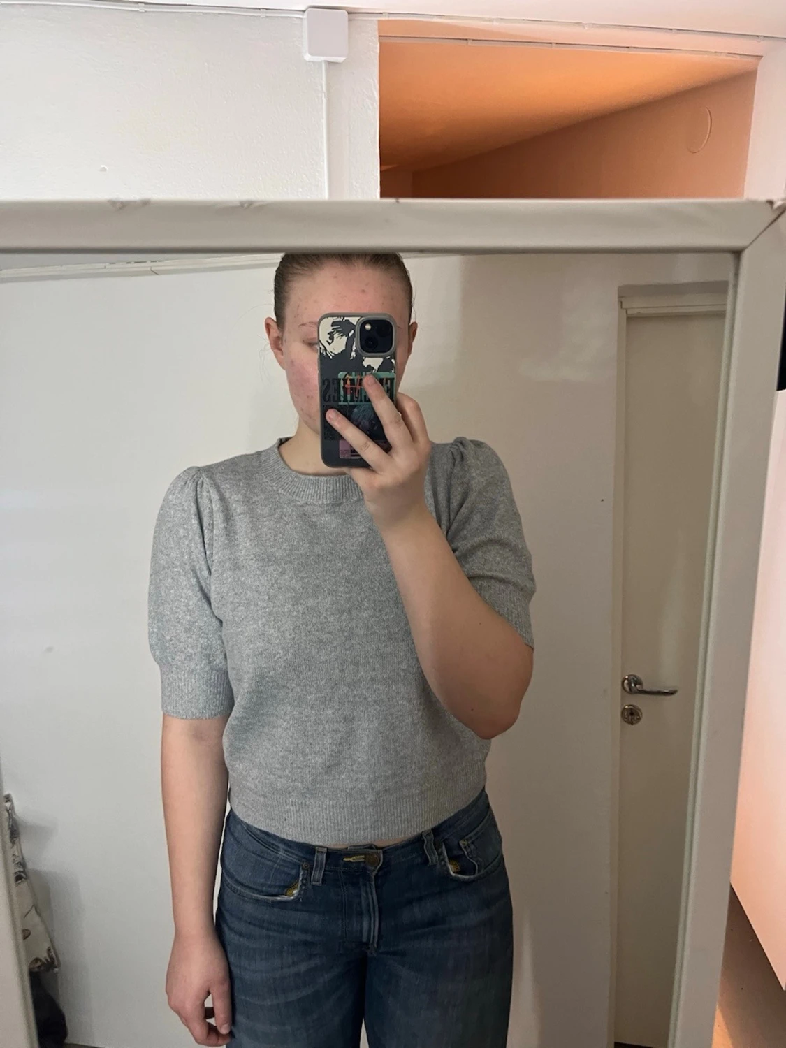 Grå stickad T-shirt  - 2