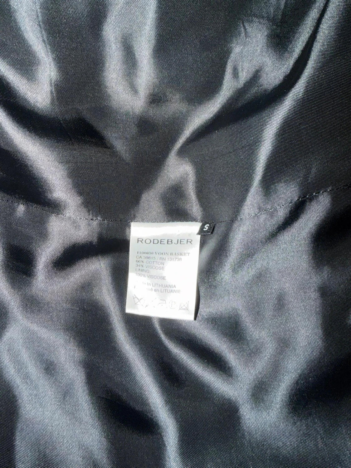 Svart rak kappa med fickor från Rodebjer  - 6