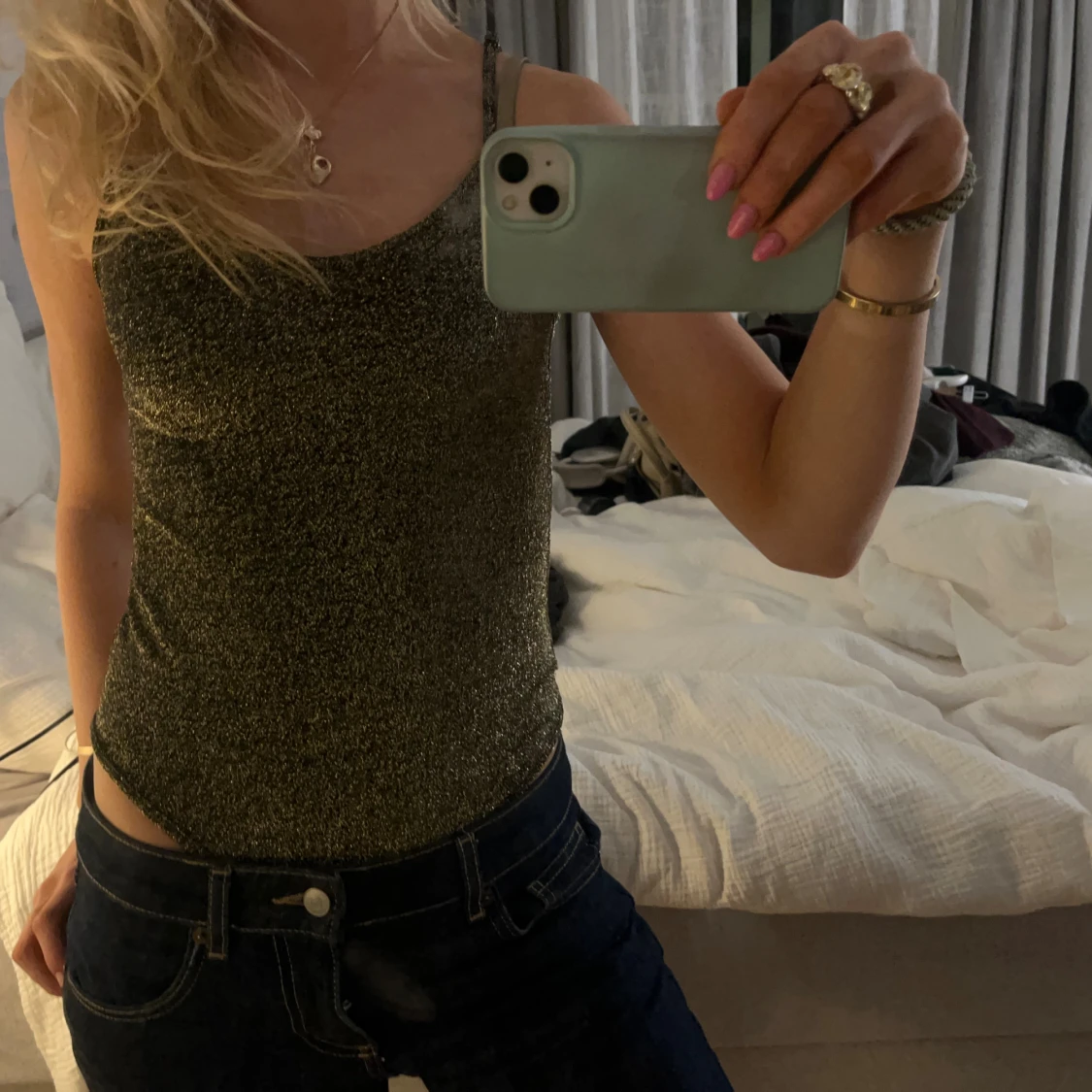 Glittrig guldfärgad body från  - 1