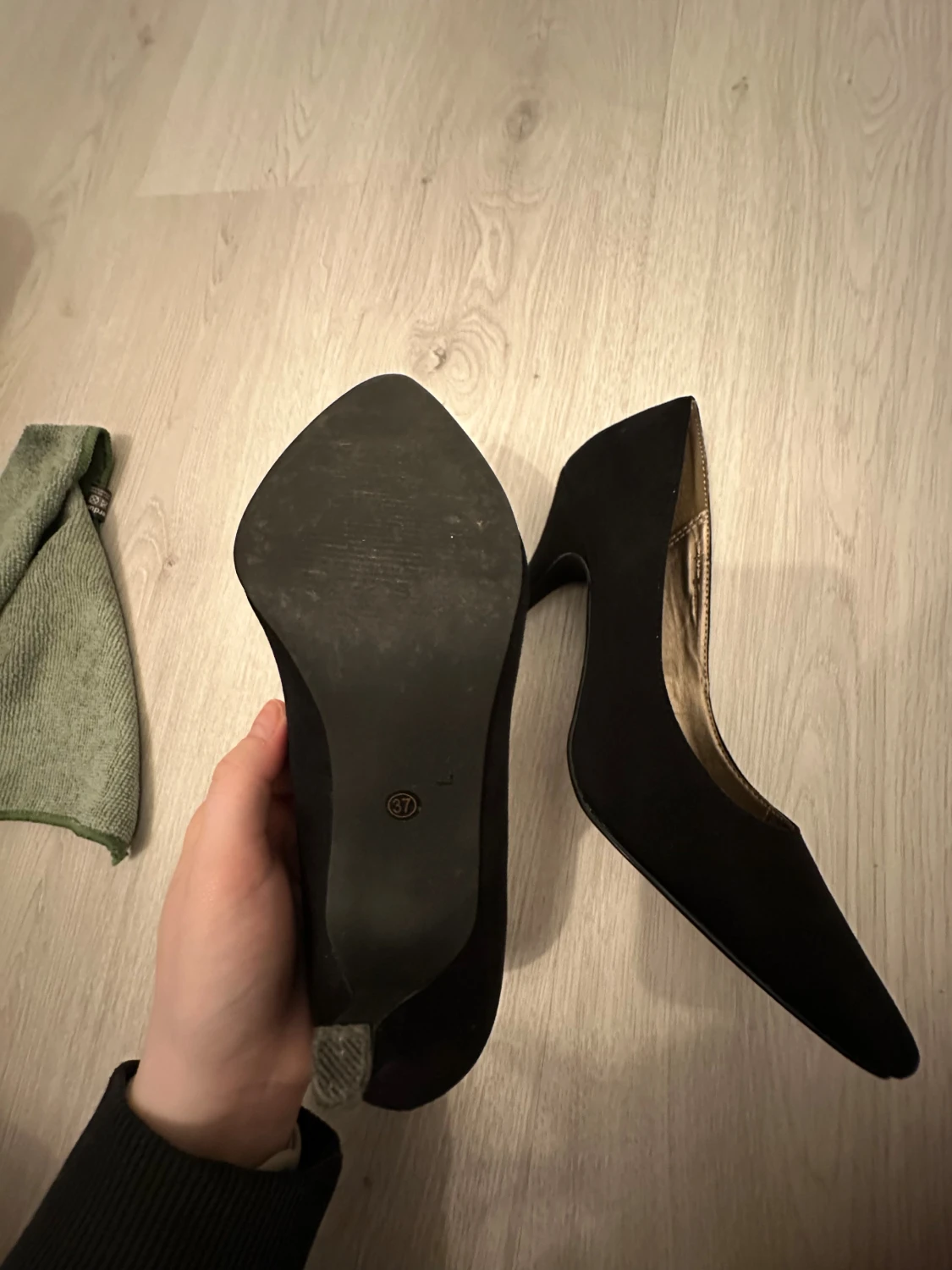 Svarta pumps från Donna Girl London