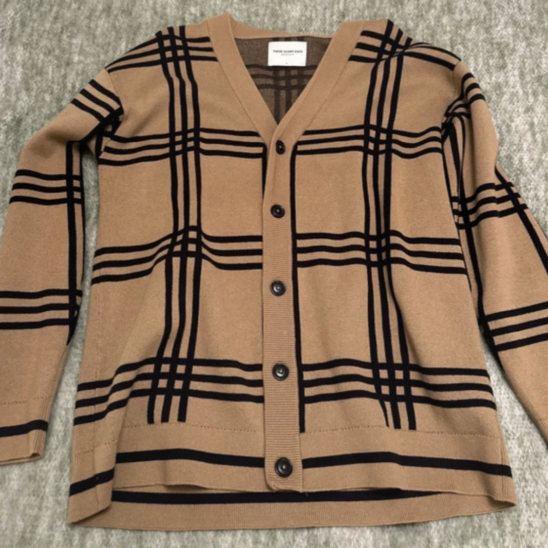 Beige rutig kofta från These Glory Days