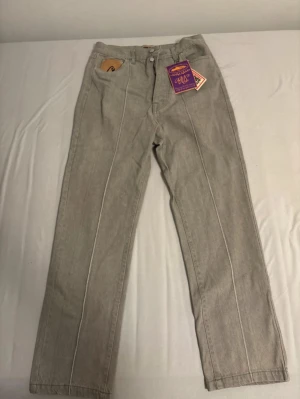 Corteiz C Star Denim Jeans Grå - Jag köpte de här byxor men de var för små på mig, jag kunde inte heller göra retur.