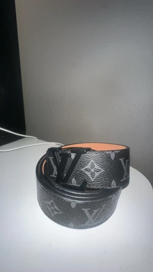 Bälte - Snyggt svart bälte.